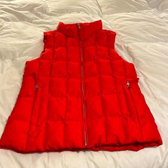 Gap Red puffer jacket vest. - Picture 3 of 5